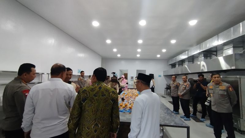 Kapolri meresmikan SPPG Polri di Jaksel (Fawdi/detikcom)