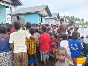 Kemensos Kirim Bantuan ke Ribuan Korban Banjir Rob di Merauke Kemensos Kirim Bantuan ke Ribuan Korban Banjir Rob di Merauke