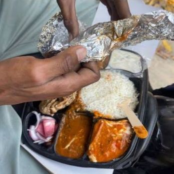 Pengantar Makanan Lahap Makanan Pelanggan, Ternyata Ini Alasannya