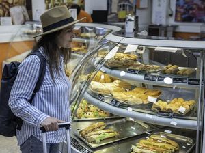 Hindari Konsumsi 5 Makanan dan Minuman Ini di Bandara, Ini Sebabnya Hindari Konsumsi 5 Makanan dan Minuman Ini di Bandara, Ini Sebabnya