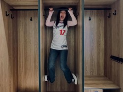 Seniman Indonesia, Malea Emma Tampil di NBA Bawakan Lagu Kebangsaan Amerika