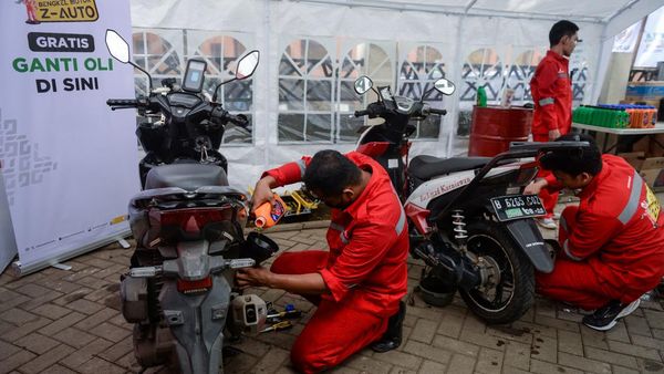 Mantap! Ada Layanan Servis-Ganti Oli Gratis Nih Buat Ojol dan Opang