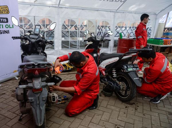 Mantap! Ada Layanan Servis-Ganti Oli Gratis Nih Buat Ojol dan Opang