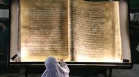 Berbagai Koleksi Naskah Kuno Dipamerkan di Masjid Al Akbar Surabaya