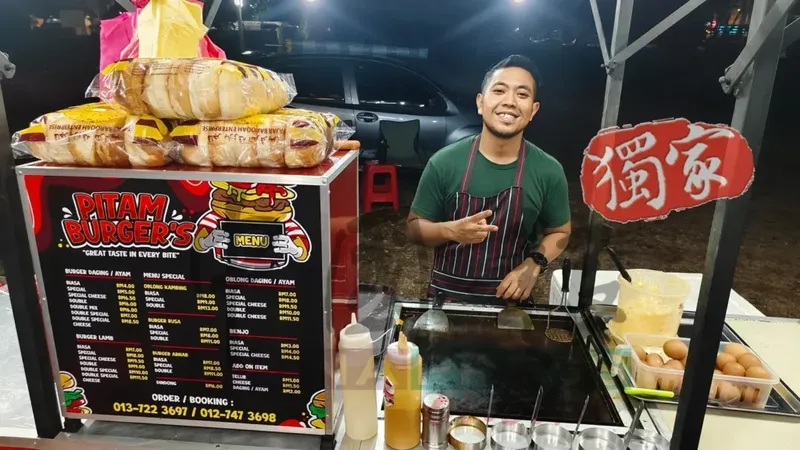 PNS Ini Rela Jualan Burger Kaki Lima hingga Dini Hari demi Beli Rumah