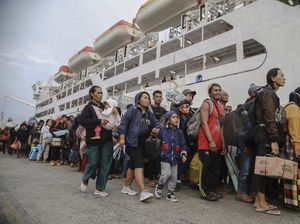 Potret Ramainya Mudik Awal di Pelabuhan Ahmad Yani Ternate Potret Ramainya Mudik Awal di Pelabuhan Ahmad Yani Ternate