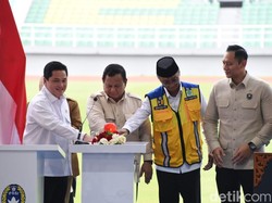 Prabowo Ingin Tiap Sekolah Punya Lapangan Bola yang Baik