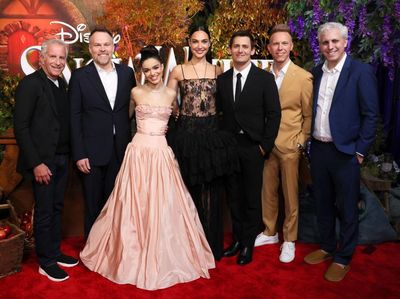 Potret Akrab Gal Gadot-Rachel Zegler di Premiere Snow White, Diisukan Tak Akur