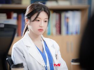 Video: Recreate Outfit Oh Yi Young di Drakor Resident Playbook Video: Recreate Outfit Oh Yi Young di Drakor Resident Playbook