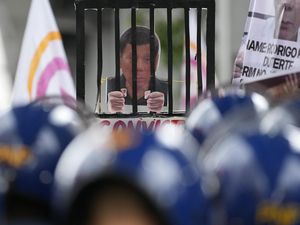 Duterte, Kedaulatan Negara, dan Kewenangan Mahkamah Internasional Duterte, Kedaulatan Negara, dan Kewenangan Mahkamah Internasional