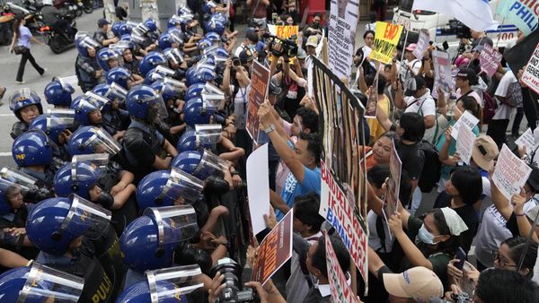 Ribuan Warga Filipina Gelar Aksi Tuntut Pembebasan Eks Presiden Duterte