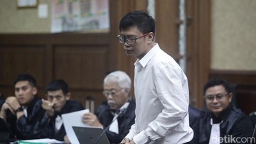    Drama Vonis: Anak Pejabat Cuci Tangan?   Transfer Misterius Ibu, Selamatkan Anak dari Jerat?   