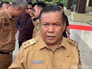 Wagub Ungkap Alasan Defisit-Tunda Bayar yang Bikin Pusing Gubri Abdul Wahid Wagub Ungkap Alasan Defisit-Tunda Bayar yang Bikin Pusing Gubri Abdul Wahid