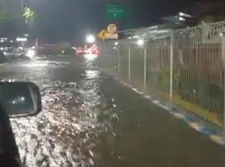 Terminal Purabaya Bungurasih Langganan Banjir, Penumpang Sambat