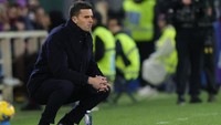 Dua kekalahan beruntun dari Atalanta dan Fiorentina bulan ini tak hanya membuat Juventus terlempar dari persaingan scudetto, namun juga keluar dari empat besar yang merupakan zona Liga Champions. Posisi Motta pun langsung terancam. Foto: Getty Images/Gabriele Maltinti