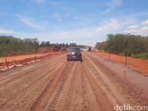 Tol Fungsional Banyuasin Buka Pagi hingga Sore, 400 Meter Masih Tanah Tol Fungsional Banyuasin Buka Pagi hingga Sore, 400 Meter Masih Tanah