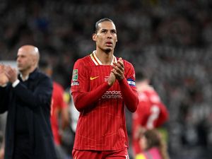 Usai Perpanjang Kontrak, Van Dijk Fokus Bawa Liverpool Juara Liga Inggris Usai Perpanjang Kontrak, Van Dijk Fokus Bawa Liverpool Juara Liga Inggris