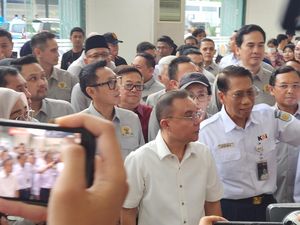 Dipimpin Dasco, Komisi VI DPR Sidak Fasilitas di Stasiun Senen