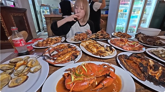 Highlight Dunia Hiburan InsertLive : YouTuber Mukbang Tzuyang Habiskan Ratusan Juta untuk Beli Makanan