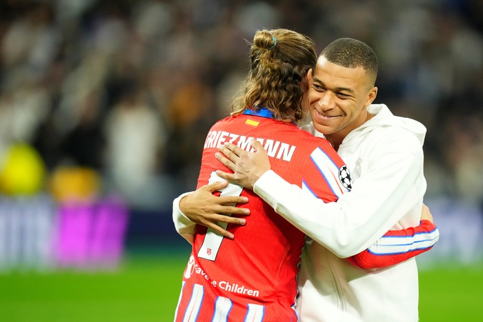 Kylian Mbappe centre-forward of Real Madrid and France and Antoine Griezmann second striker of Atletico de Madrid and France greets each other prior the UEFA Champions League 2024/25 UEFA Champions League 2024/25 Round of 16 first leg match between Real Madrid C.F. and Atletico de Madrid at Estadio Santiago Bernabeu on March 4, 2025 in Madrid, Spain. (Photo by Jose Breton/Pics Action/NurPhoto via Getty Images)