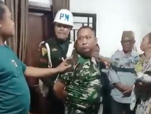 Video: Momen 2 Oknum TNI AD Penembak 3 Polisi Jalani Sidang Perdana Video: Momen 2 Oknum TNI AD Penembak 3 Polisi Jalani Sidang Perdana