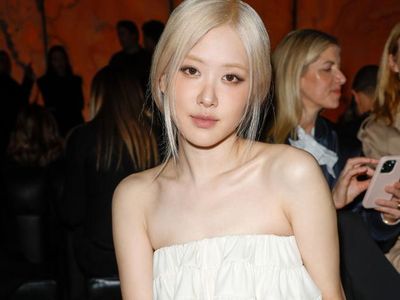 Adu Gaya 3 Personel BLACKPINK di Paris Fashion Week 2025, Rose Bergaun Putih