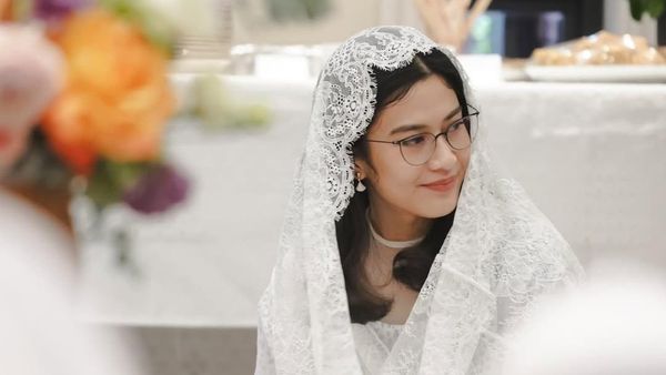 7 Potret Dian Sastrowardoyo Gelar Pengajian di Ultah ke-43, Cantik Bersahaja