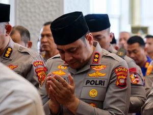 Polda Kalbar Gelar Salat Gaib untuk 3 Polisi di Lampung yang Gugur