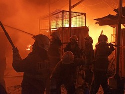 Kebakaran di Pasar Poncol Jakpus, 21 Unit Damkar Dikerahkan