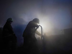 Puluhan Kios di Pasar Poncol Bungur Senen Hangus Terbakar Puluhan Kios di Pasar Poncol Bungur Senen Hangus Terbakar