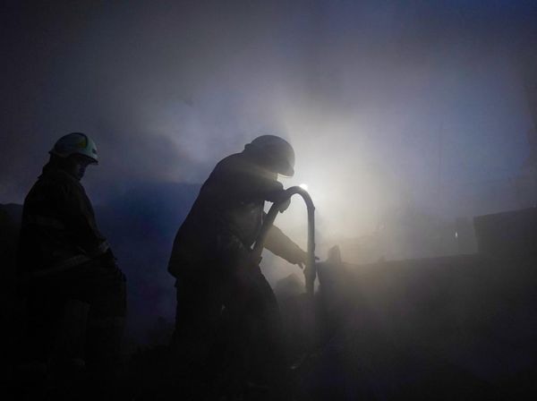Puluhan Kios di Pasar Poncol Bungur Senen Hangus Terbakar