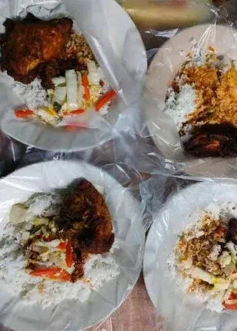 Ketahuan Jualan Makanan saat Puasa, Tempat Makan Ini Langsung Dirazia