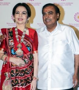 Mewah! Ada Kue 30 Kg di Ulang Tahun Pernikahan Mukesh Ambani