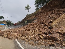 Saksi Cerita Detik-detik Longsor di Jalan Baru Clongop: Suara Seperti Gempa