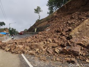 Saksi Cerita Detik-detik Longsor di Jalan Baru Clongop: Suara Seperti Gempa Saksi Cerita Detik-detik Longsor di Jalan Baru Clongop: Suara Seperti Gempa