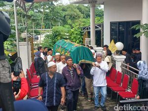 Video Kronologi Meninggalnya Mat Solar: Batuk-Akhirnya Tak Sadarkan Diri Video Kronologi Meninggalnya Mat Solar: Batuk-Akhirnya Tak Sadarkan Diri