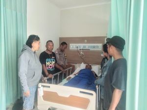 Pria Kupang Terluka Parah-Patah Tulang Seusai Digigit Buaya di Danau Tuadele Pria Kupang Terluka Parah-Patah Tulang Seusai Digigit Buaya di Danau Tuadele