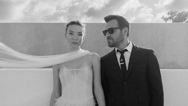 Potret Pernikahan Eks Suami Jennifer Aniston dengan Aktris Lebih Muda 23 Tahun