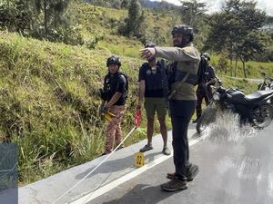 OTK Serang 2 Polisi di Intan Jaya, Honorer Dukcapil Kena Tembak