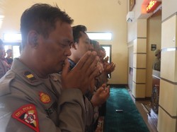 Keluarga Polres Probolinggo Salat Gaib Wujud Empati Gugurnya 3 Anggota Polri