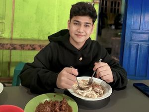 Potret Syakir Daulay Kulineran Soto Banjar hingga Ngemil Es Krim