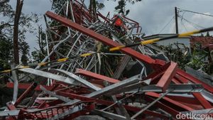Potret Tower BTS 30 Meter Ambruk Diterjang Angin Puting Beliung