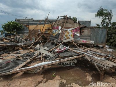 Puluhan Rumah Rusak Imbas Angin Puting Beliung di Cikarang Barat