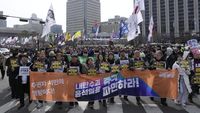 Ribuan Demonstran di Seoul Tuntut Presiden Yoon Suk Yeol Undur Diri