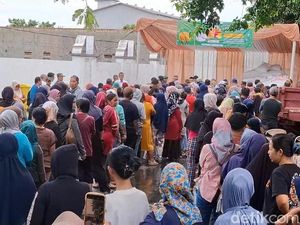 Warga Purwakarta Serbu Paket Sembako Murah, Selisih Harga hingga Rp 40 Ribu! Warga Purwakarta Serbu Paket Sembako Murah, Selisih Harga hingga Rp 40 Ribu!