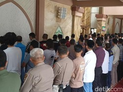 Salat Gaib untuk 3 Anggota Polisi yang Gugur di Lampung