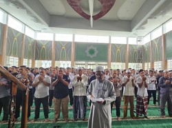 Polda Aceh Gelar Salat Gaib untuk 3 Polisi yang Gugur Ditembak di Lampung