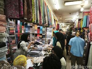 Tradisi Tahunan di Pasar Baru Bandung Tradisi Tahunan di Pasar Baru Bandung