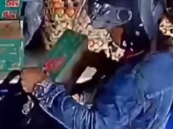 Video: Pria di Bogor Maling 2 Dus Santan, Berakhir Bayar Karena Viral