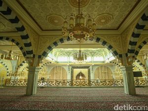 Wah.. Ada Masjid Mewah di SPBU Kalimalang Bekasi Wah.. Ada Masjid Mewah di SPBU Kalimalang Bekasi